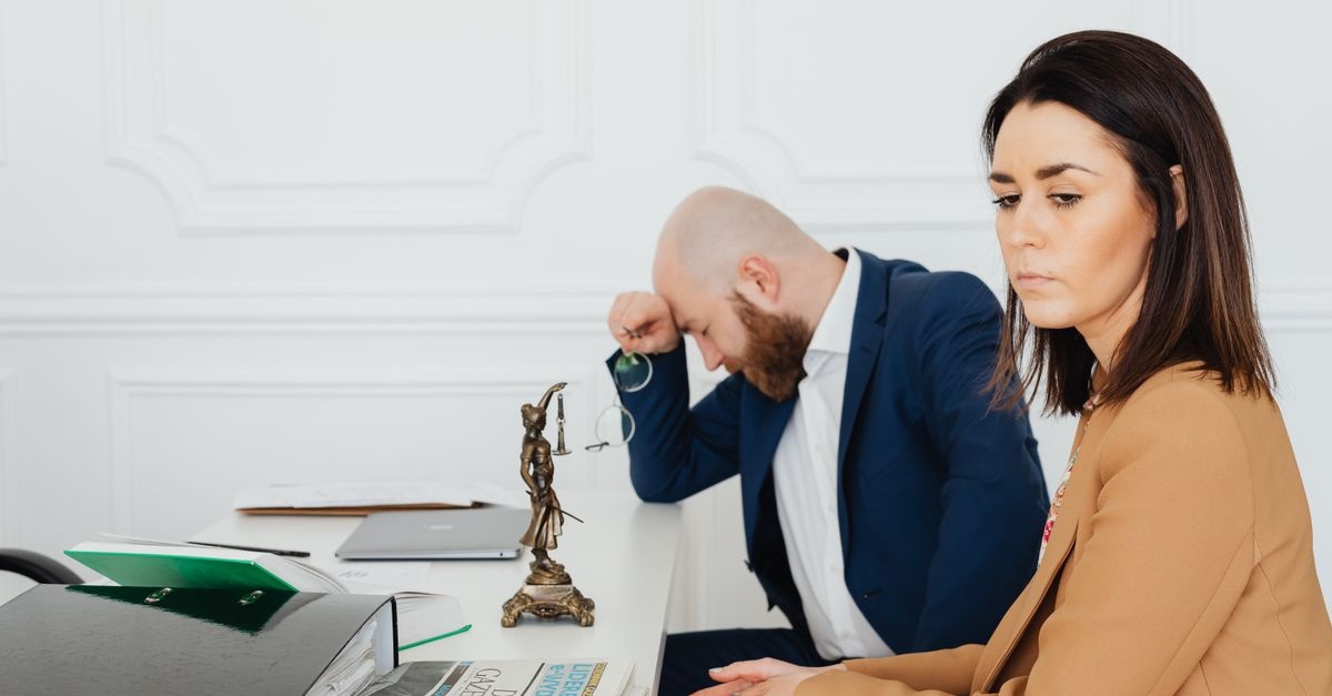 Zu viel auf dem Tisch? So sprichst du mit deinem Vorgesetzten konstruktiv über deine Arbeitsbelastung