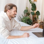 Swipe mit Spaß: So klappt Online-Dating entspannt und ohne Enttäuschungen
