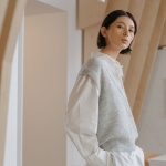 Stilvoll im Office: So kombinierst du Strickwesten modern und professionell