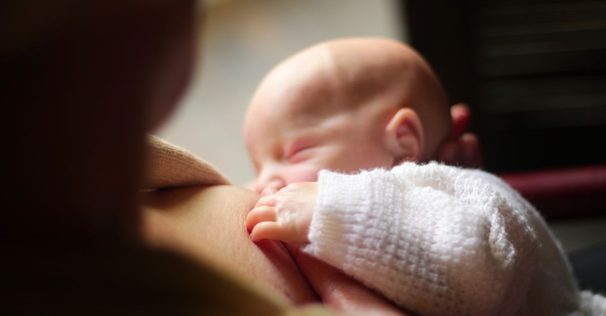 So bleibt Muttermilch frisch und sicher: Die besten Tipps zum Aufbewahren, Kühlen & Einfrieren