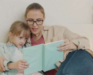 Lesen verbindet: So macht gemeinsames Vorlesen auch mit Leseschwierigkeiten Spaß
