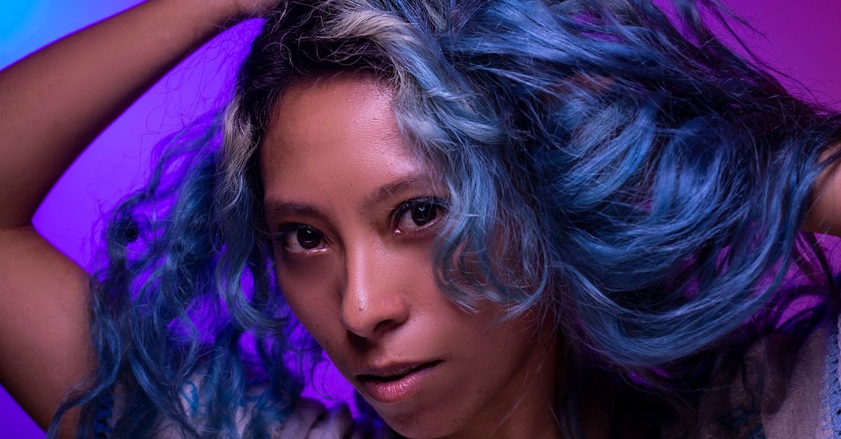So bleibt deine Haarfarbe lange strahlend: Die besten Tipps gegen Ausbleichen