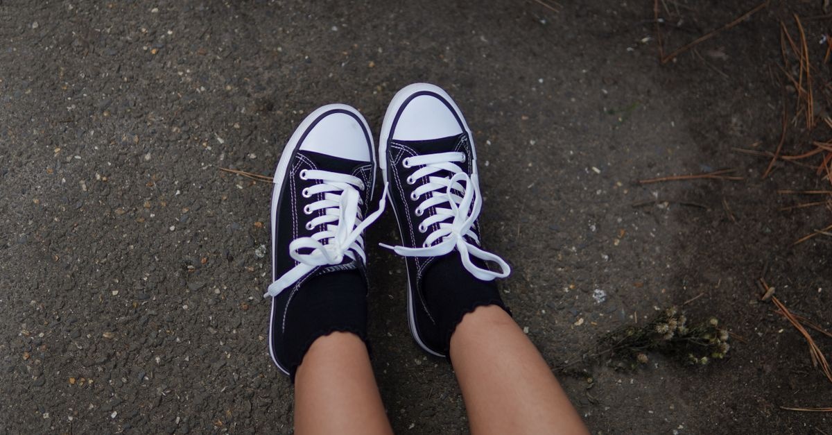 Nie wieder Muff in den Schuhen: So lüftest du deine Schuhe richtig bei Fußgeruch
